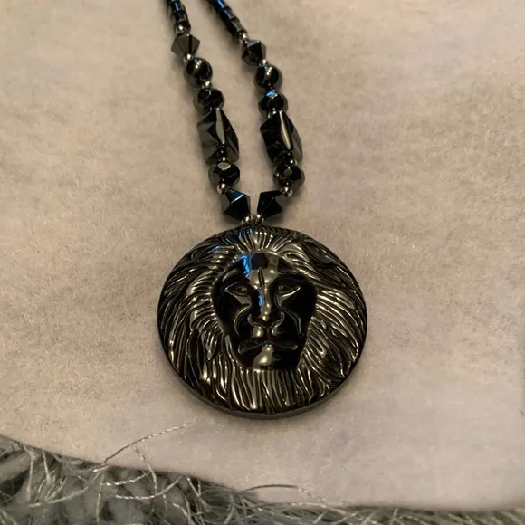 Men’s Stainless Steel Onyx Type Stone Lyon Face Necklace - Picture 2 of 5